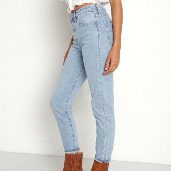 Levi's Wedgie Icon Fit Jeans Tango Light blue denim button fly size 28 6 - Picture 1 of 10
